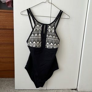 swim wear size M, never worn